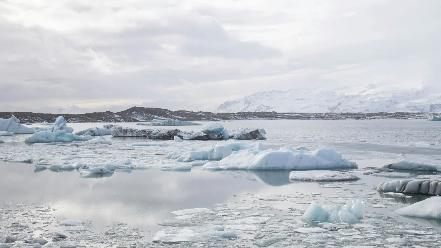 Glacier lagoon in Iceland elopement location